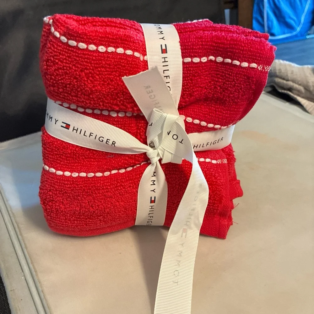 Tommy Hilfiger hot pink Wash Set